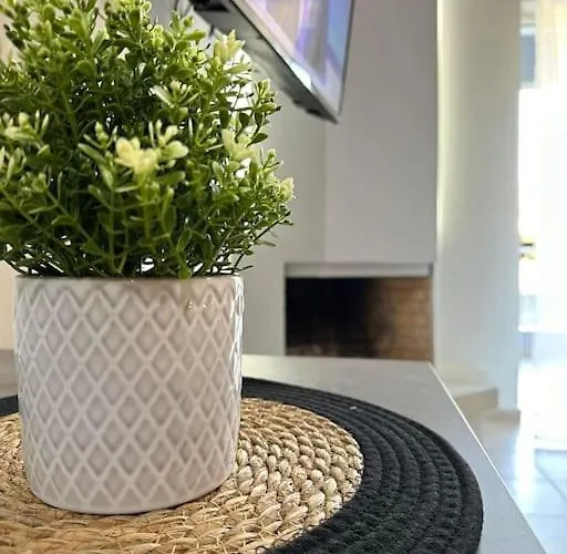 Margarita's Getaway Апартаменты *